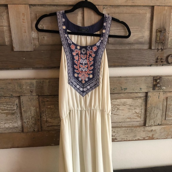 Unique Flow Dress - Picture 2 of 4